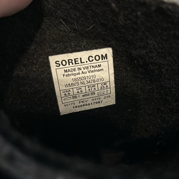 Sorel winter boots size 6.5. Only worn a couple of times. - Picture 5 of 5